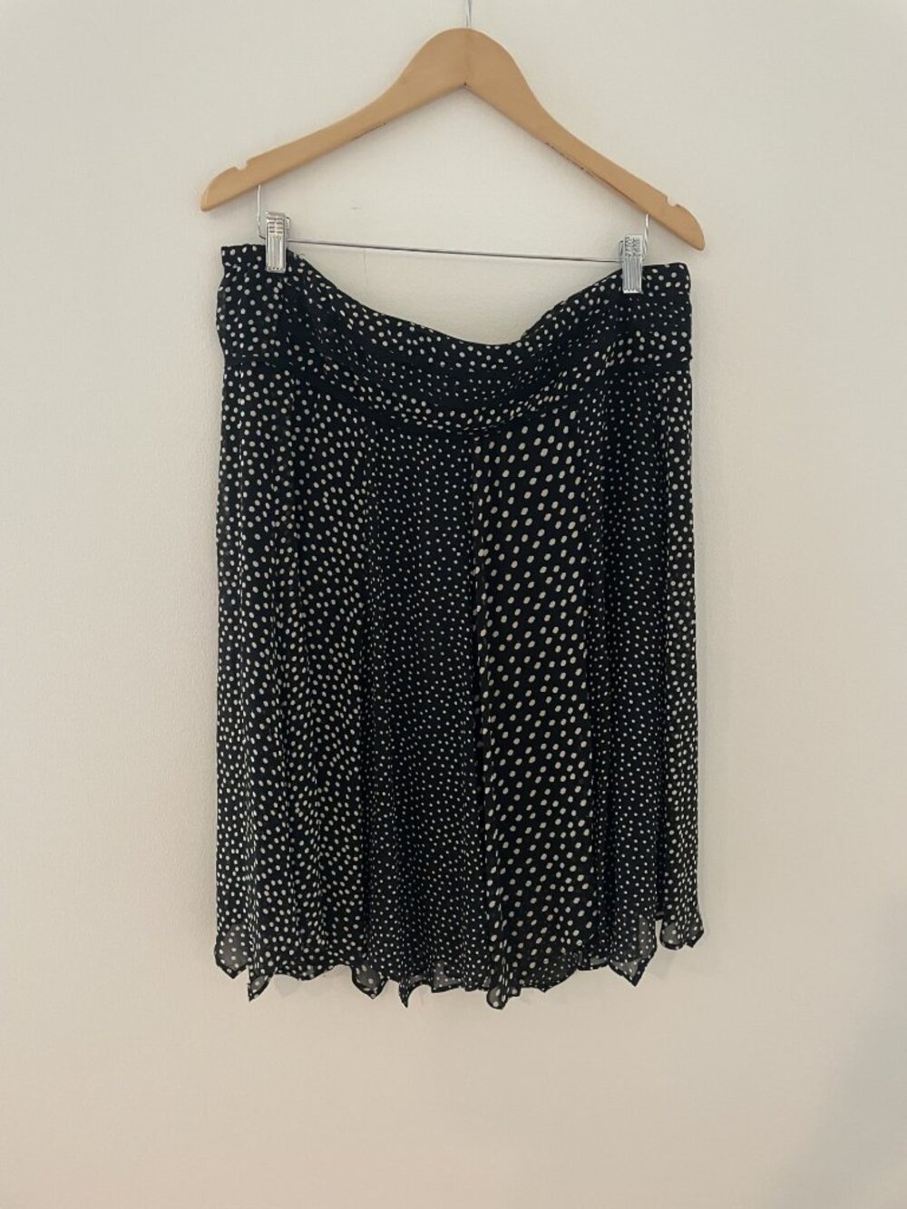 Lola P Large petite Black/white polka dot skirt fully lined, Rayon, Classic!